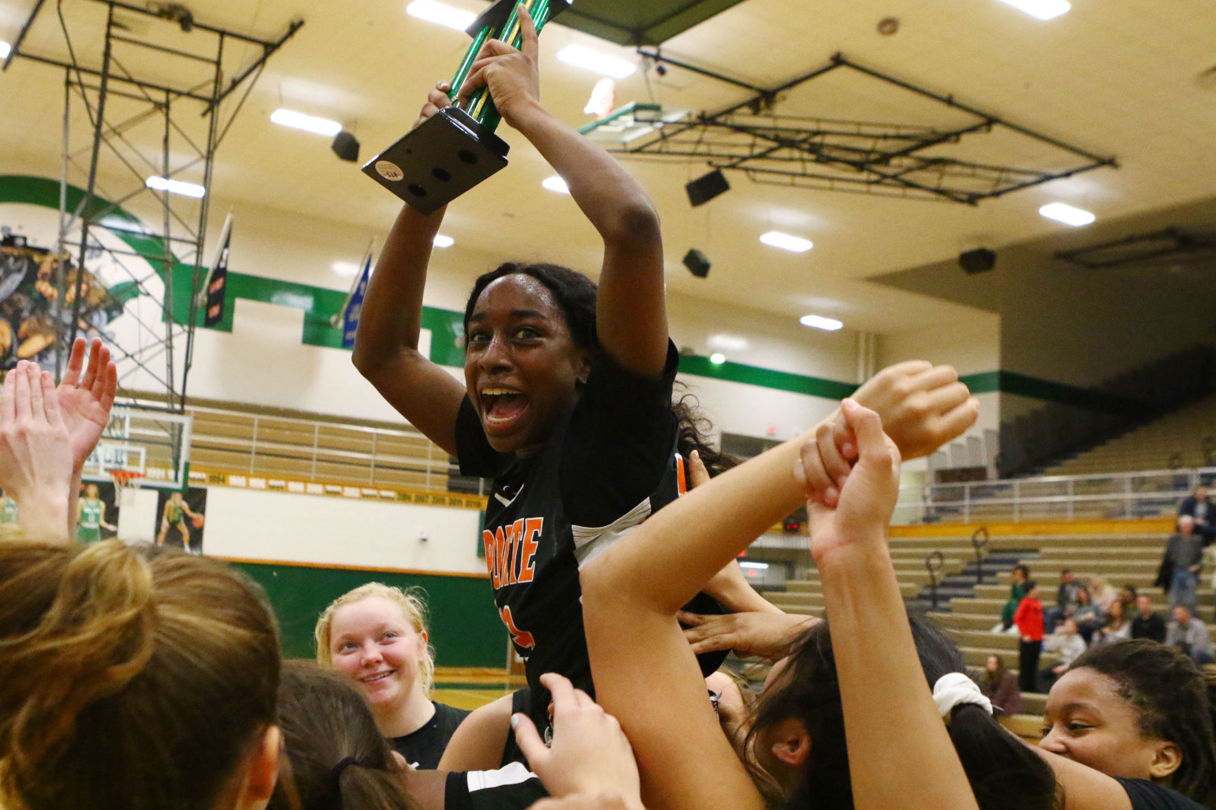 Viking Holiday Tournament: Valparaiso vs. LaPorte